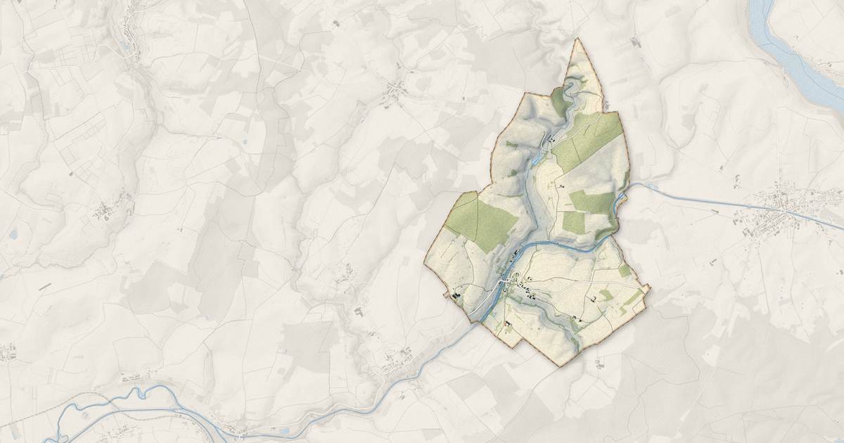 Portrait cartographique de Montgon : relief, eau, forêts, bâti et voies, calculés à partir des données de l'IGN