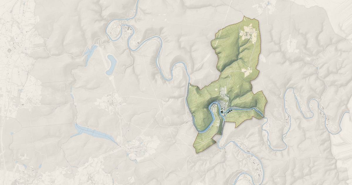 Portrait cartographique de Monthermé : relief, eau, forêts, bâti et voies, calculés à partir des données de l'IGN