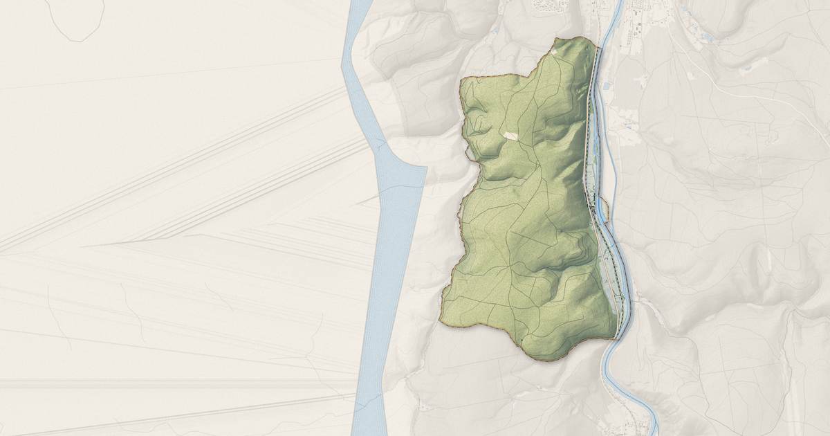 Portrait cartographique de Montigny-sur-Meuse : relief, eau, forêts, bâti et voies, calculés à partir des données de l'IGN