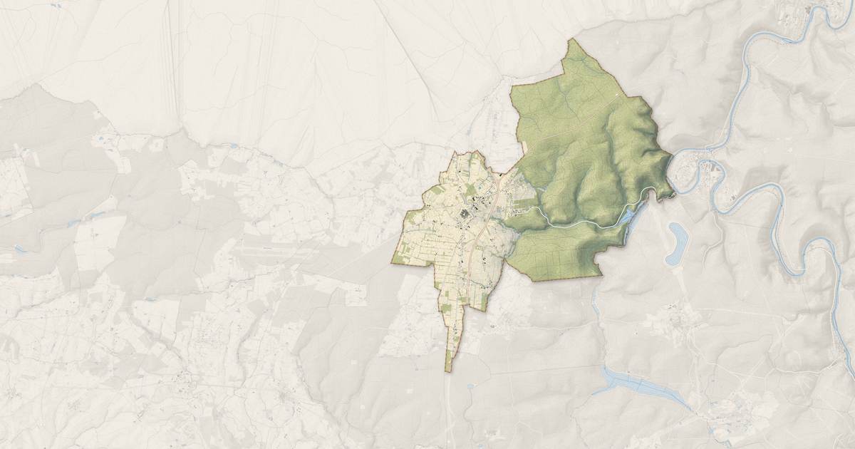 Portrait cartographique de Rocroi : relief, eau, forêts, bâti et voies, calculés à partir des données de l'IGN