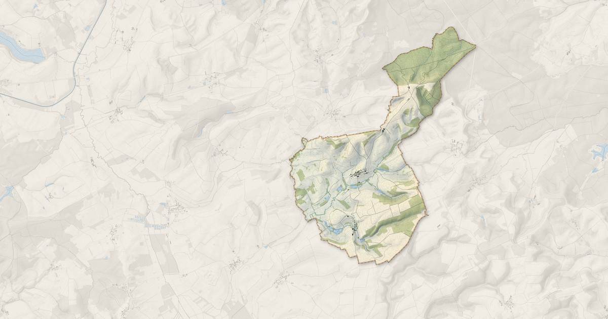 Portrait cartographique de Saint-Pierremont : relief, eau, forêts, bâti et voies, calculés à partir des données de l'IGN