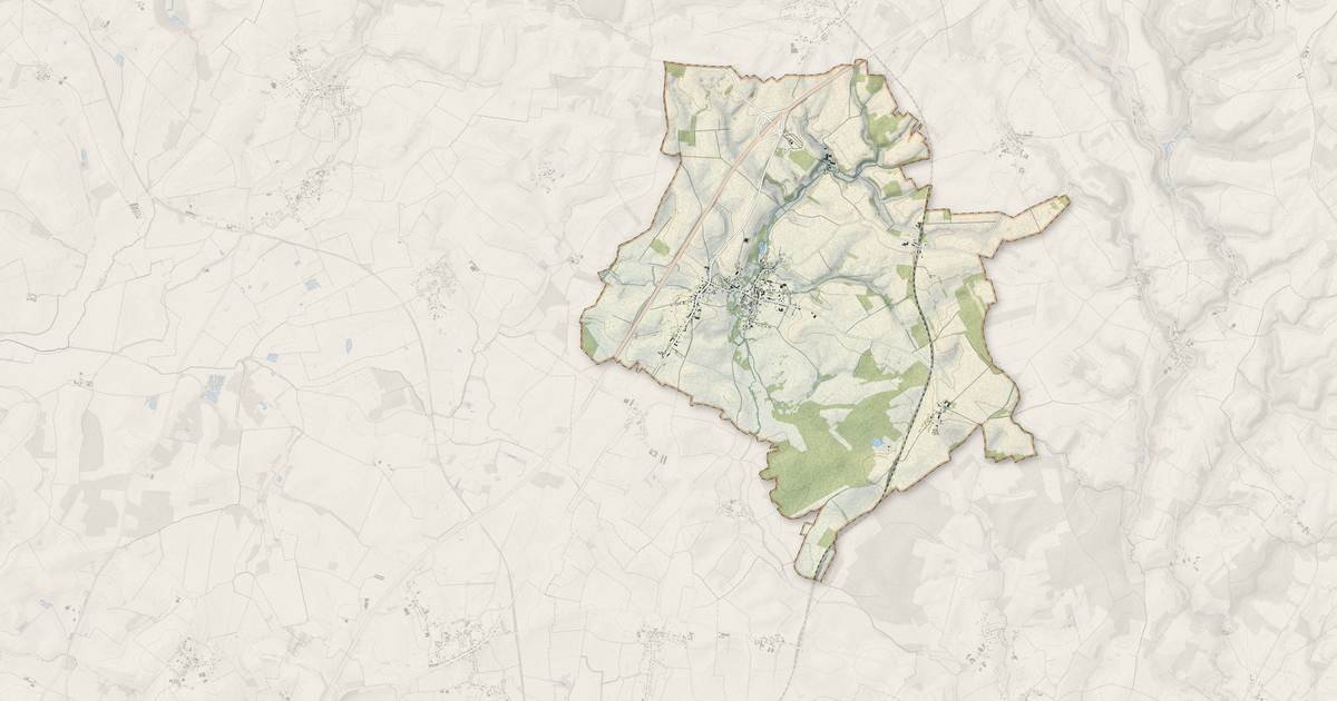 Portrait cartographique de Saulces-Monclin : relief, eau, forêts, bâti et voies, calculés à partir des données de l'IGN