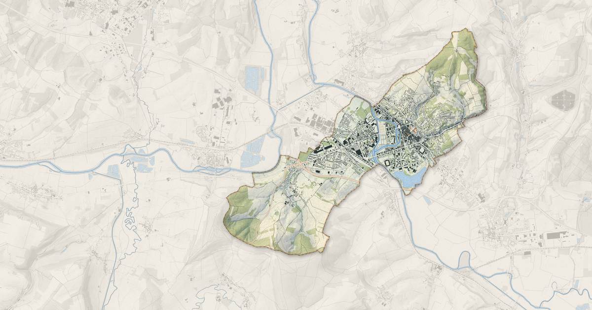 Portrait cartographique de Sedan : relief, eau, forêts, bâti et voies, calculés à partir des données de l'IGN