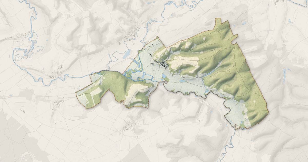 Portrait cartographique de Senuc : relief, eau, forêts, bâti et voies, calculés à partir des données de l'IGN