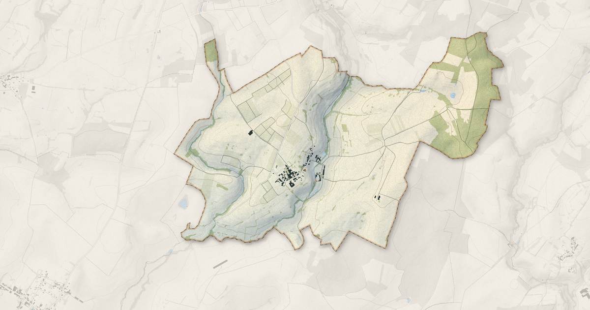 Portrait cartographique de Suzanne : relief, eau, forêts, bâti et voies, calculés à partir des données de l'IGN