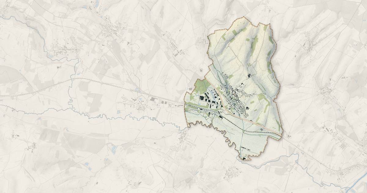 Portrait cartographique de Tournes : relief, eau, forêts, bâti et voies, calculés à partir des données de l'IGN
