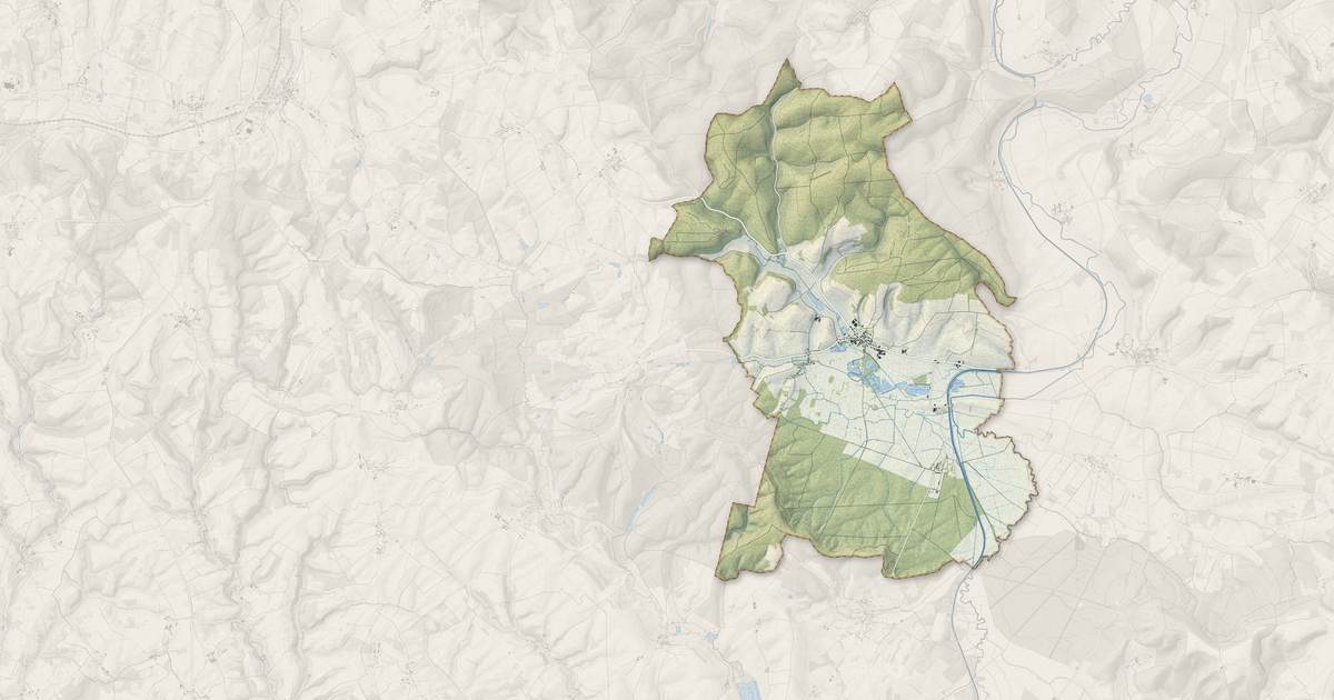 Portrait cartographique de Vendresse : relief, eau, forêts, bâti et voies, calculés à partir des données de l'IGN