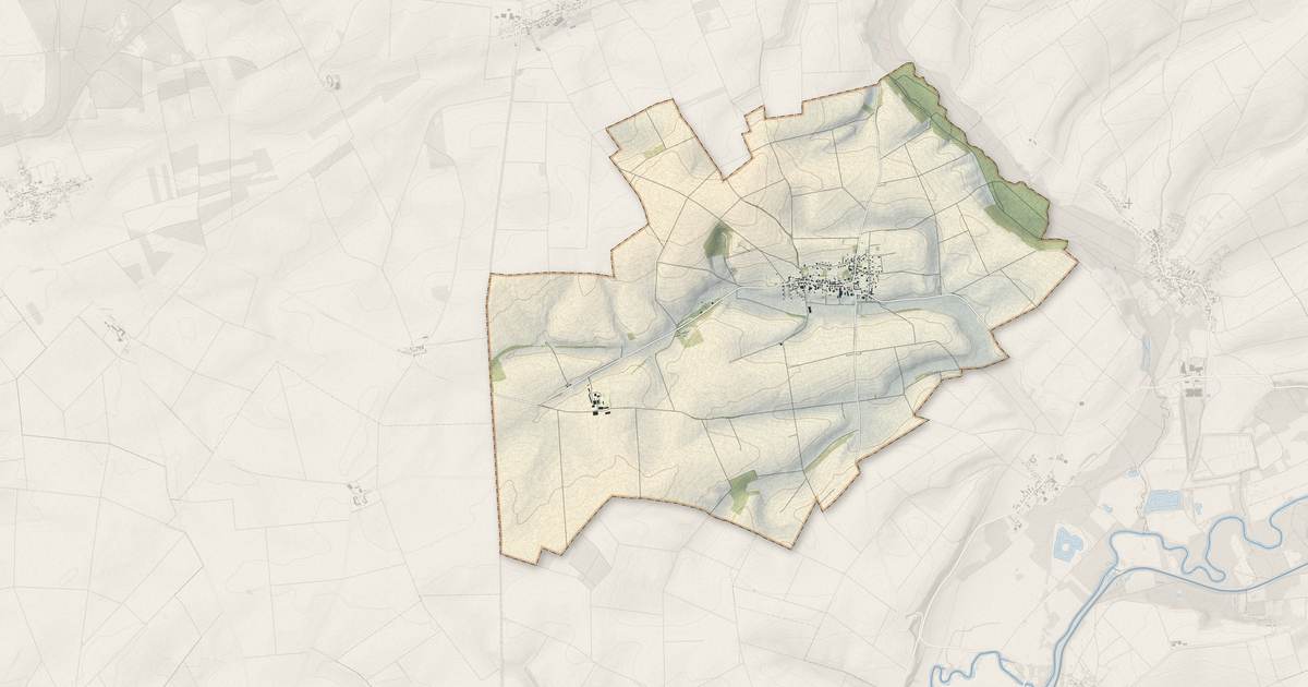 Portrait cartographique de Villers-devant-le-Thour : relief, eau, forêts, bâti et voies, calculés à partir des données de l'IGN