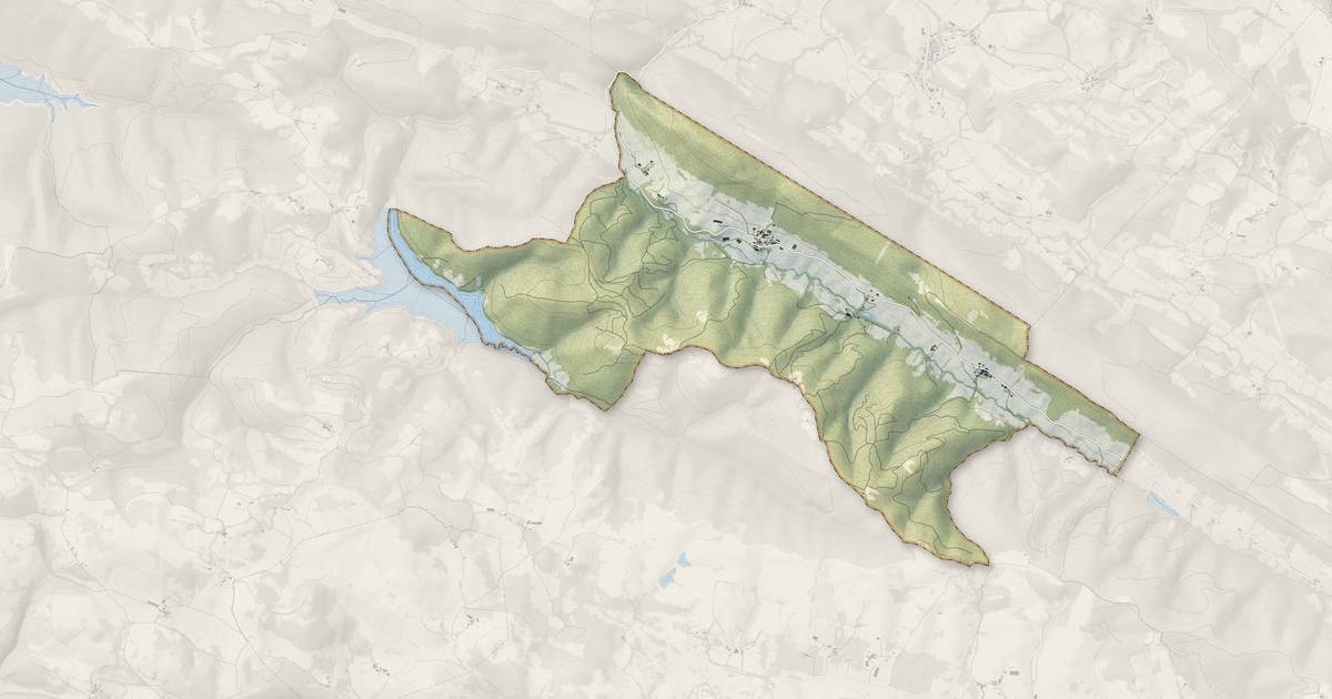 Portrait cartographique de Aigues-Juntes : relief, eau, forêts, bâti et voies, calculés à partir des données de l'IGN