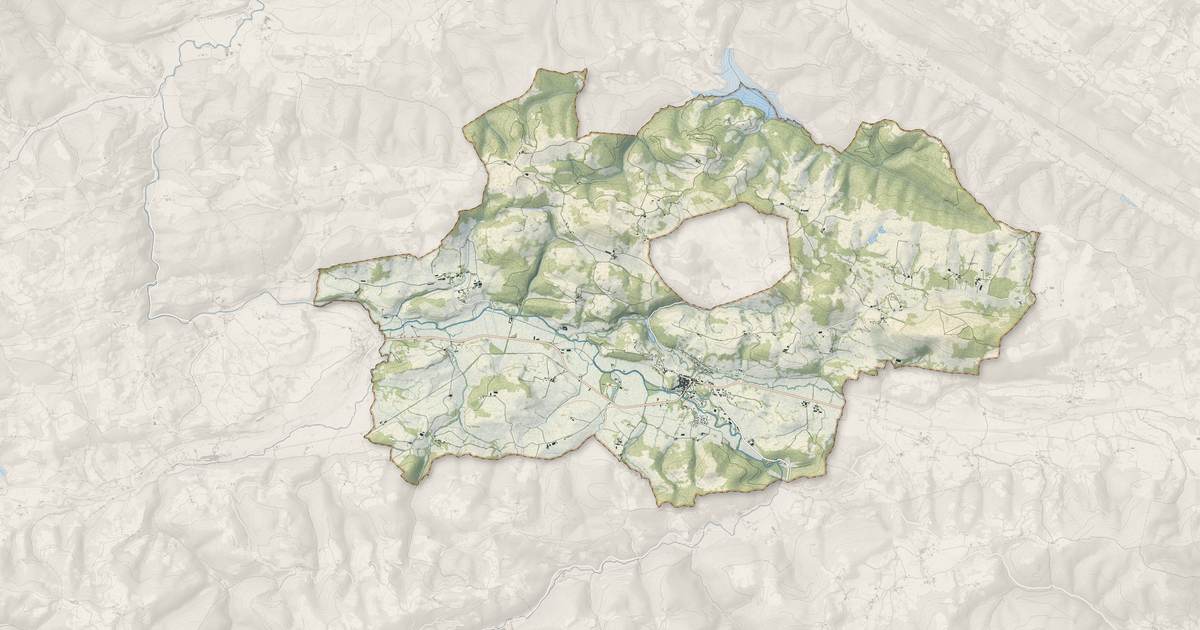 Portrait cartographique de La Bastide-de-Sérou : relief, eau, forêts, bâti et voies, calculés à partir des données de l'IGN