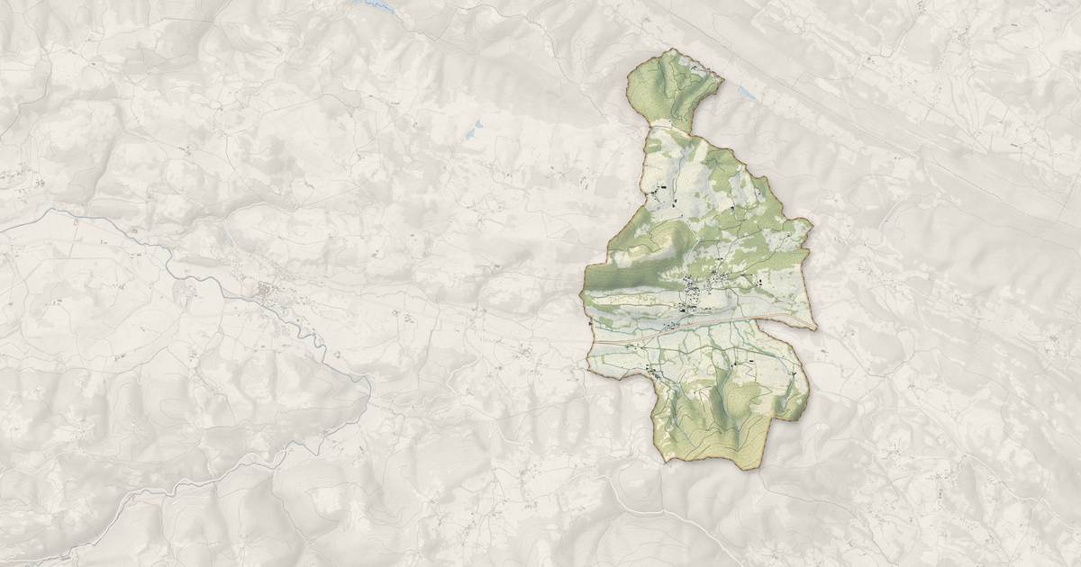Portrait cartographique de Cadarcet : relief, eau, forêts, bâti et voies, calculés à partir des données de l'IGN