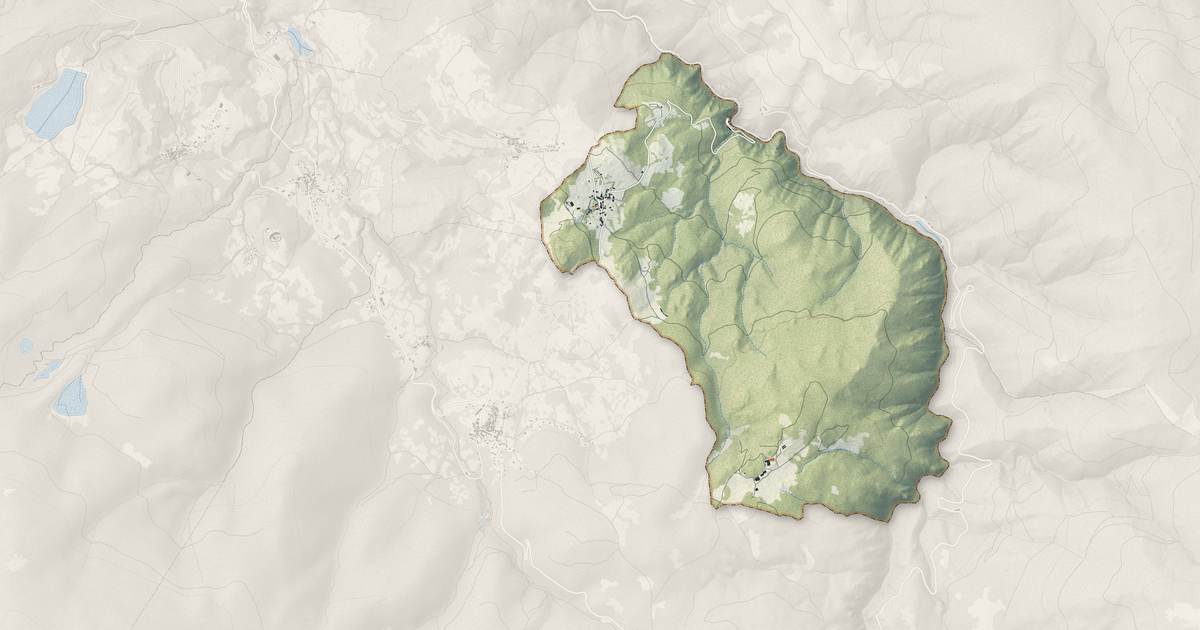 Portrait cartographique de Carcanières : relief, eau, forêts, bâti et voies, calculés à partir des données de l'IGN