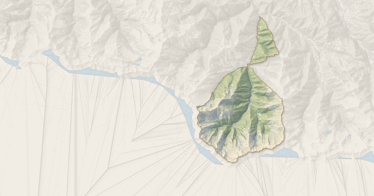 Portrait cartographique de Couflens : relief, eau, forêts, bâti et voies, calculés à partir des données de l'IGN