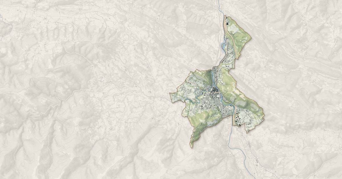 Portrait cartographique de Foix : relief, eau, forêts, bâti et voies, calculés à partir des données de l'IGN