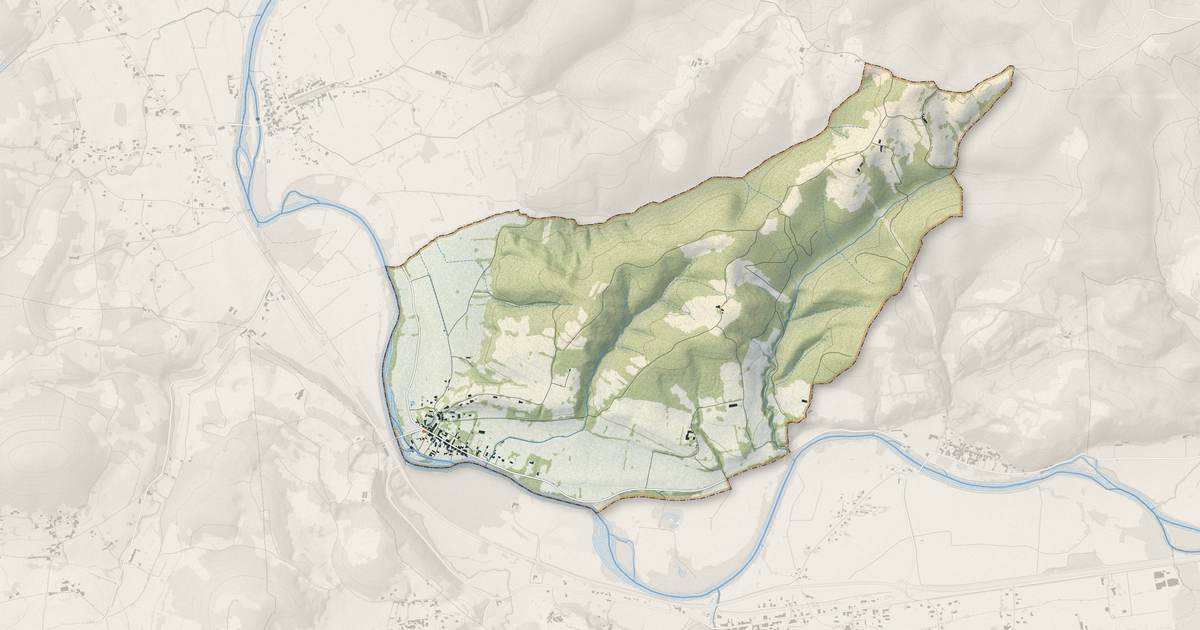 Portrait cartographique de Lacave : relief, eau, forêts, bâti et voies, calculés à partir des données de l'IGN