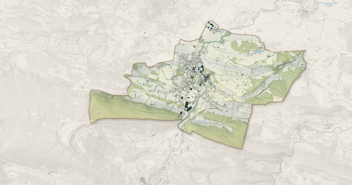 Portrait cartographique de Laroque-d'Olmes : relief, eau, forêts, bâti et voies, calculés à partir des données de l'IGN