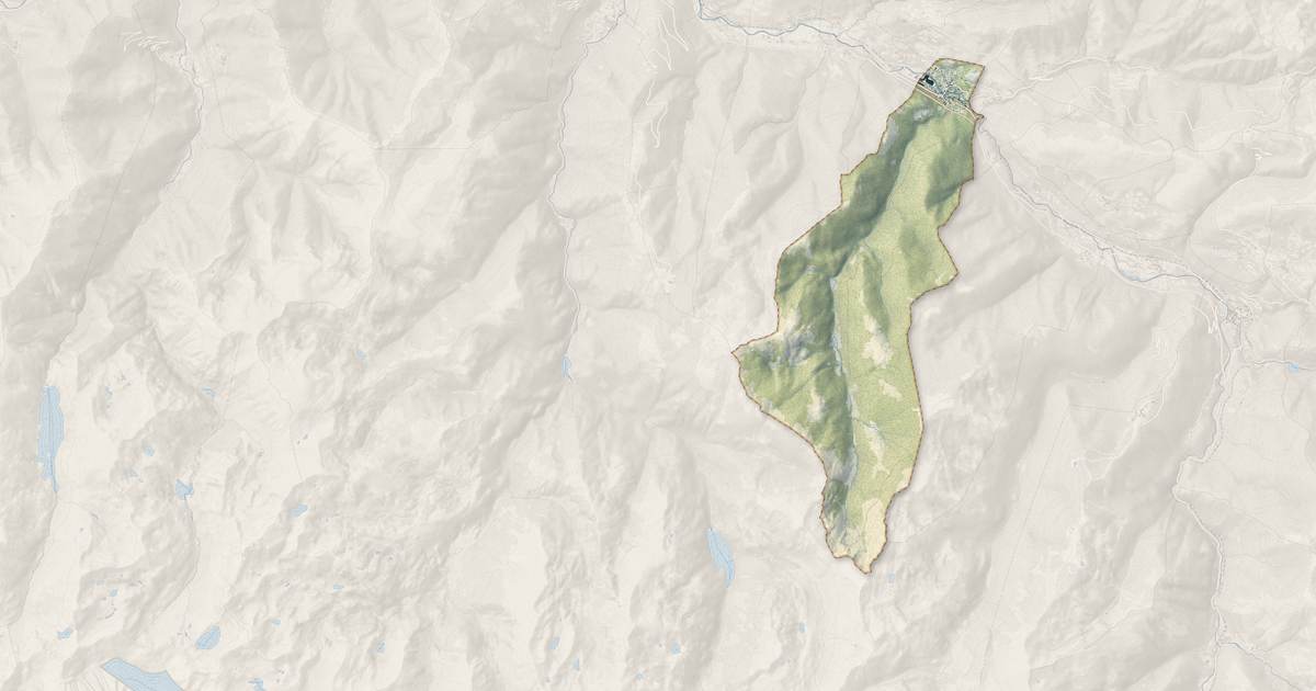 Portrait cartographique de Luzenac : relief, eau, forêts, bâti et voies, calculés à partir des données de l'IGN