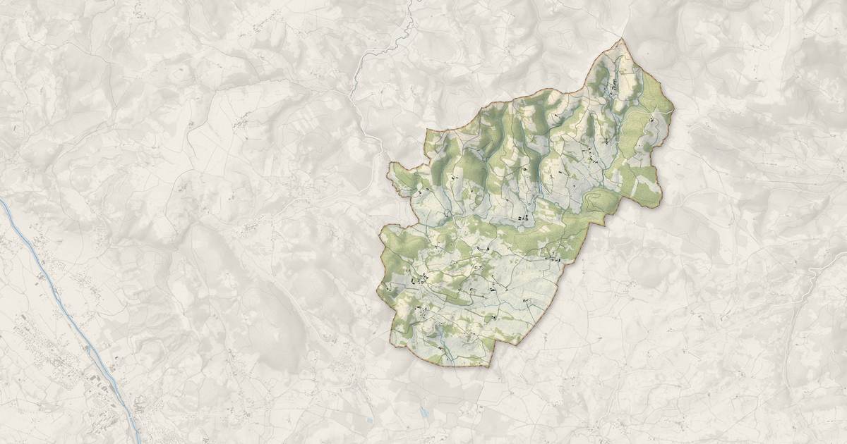 Portrait cartographique de Montesquieu-Avantès : relief, eau, forêts, bâti et voies, calculés à partir des données de l'IGN