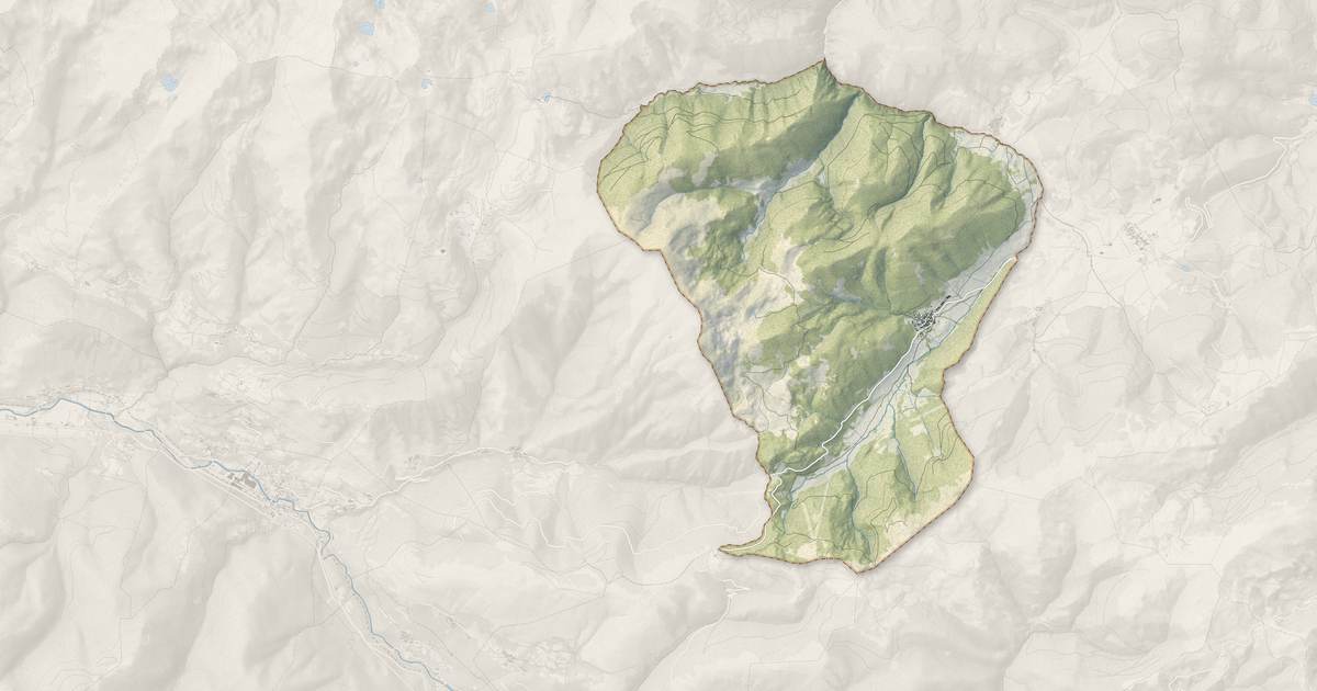 Portrait cartographique de Prades : relief, eau, forêts, bâti et voies, calculés à partir des données de l'IGN