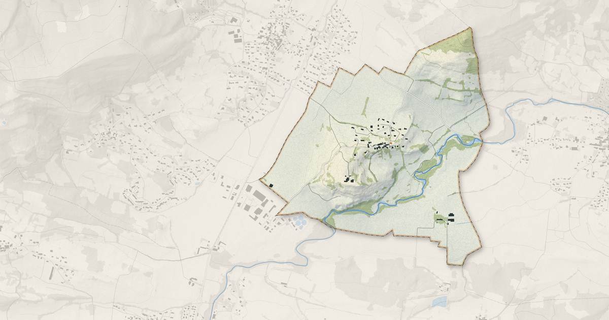 Portrait cartographique de Régat : relief, eau, forêts, bâti et voies, calculés à partir des données de l'IGN