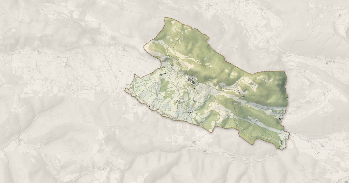 Portrait cartographique de Roquefixade : relief, eau, forêts, bâti et voies, calculés à partir des données de l'IGN
