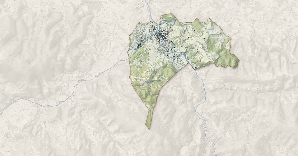 Portrait cartographique de Saint-Girons : relief, eau, forêts, bâti et voies, calculés à partir des données de l'IGN