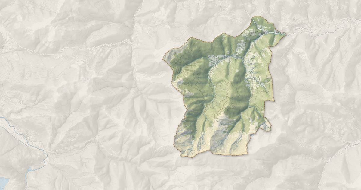 Portrait cartographique de Saint-Lary : relief, eau, forêts, bâti et voies, calculés à partir des données de l'IGN