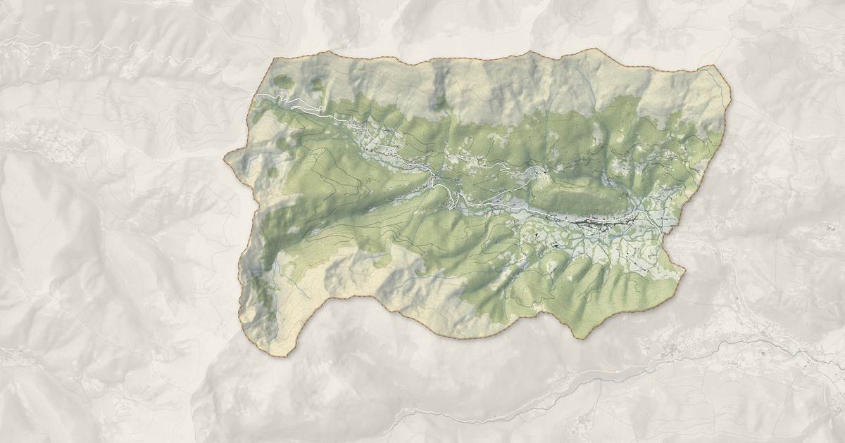 Portrait cartographique de Saurat : relief, eau, forêts, bâti et voies, calculés à partir des données de l'IGN
