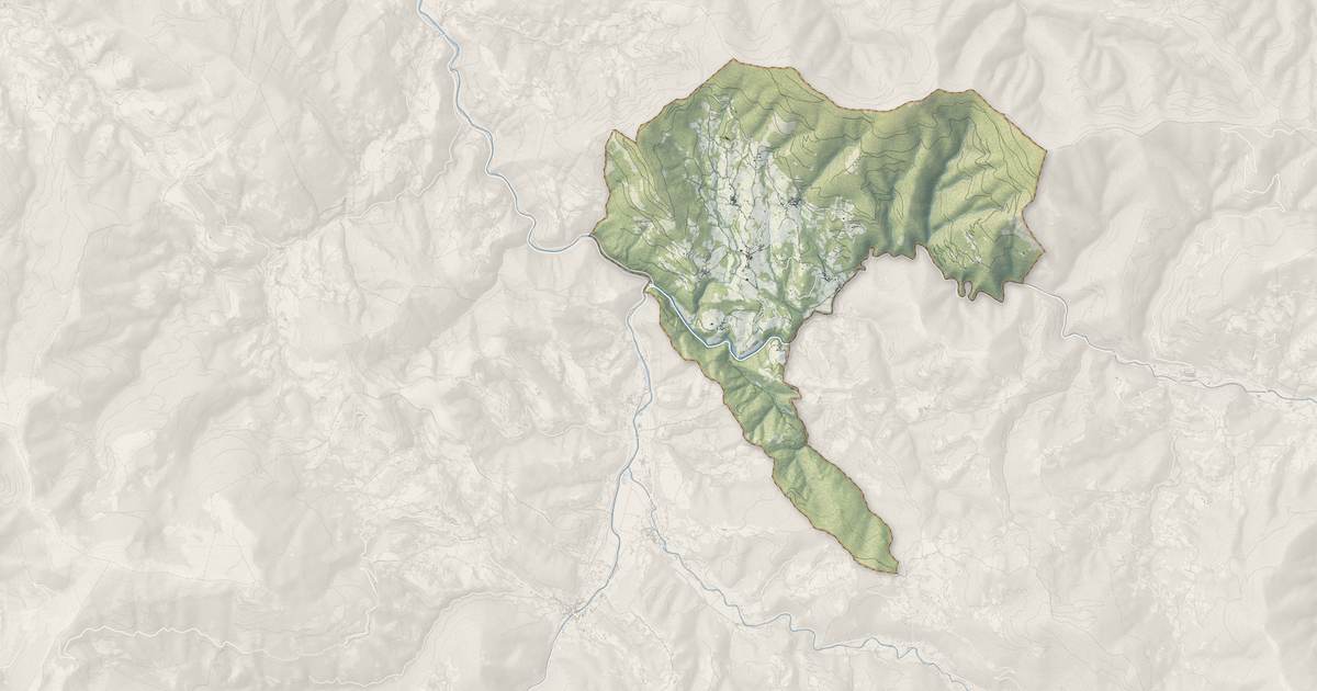Portrait cartographique de Soulan : relief, eau, forêts, bâti et voies, calculés à partir des données de l'IGN