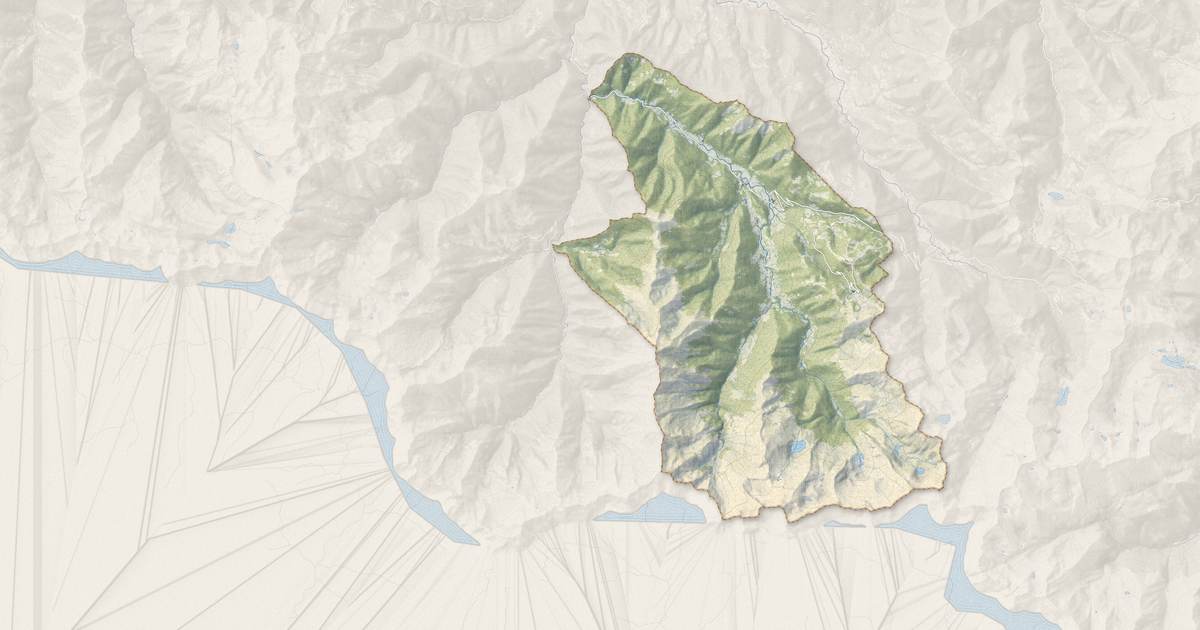 Portrait cartographique de Ustou : relief, eau, forêts, bâti et voies, calculés à partir des données de l'IGN