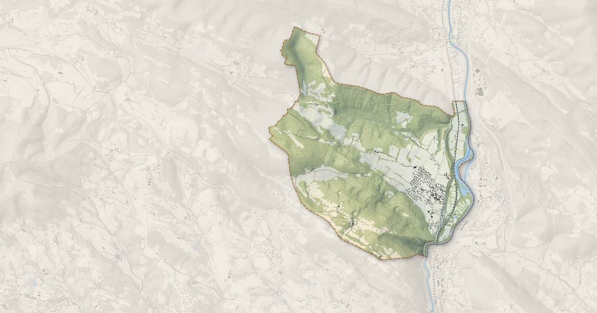 Portrait cartographique de Vernajoul : relief, eau, forêts, bâti et voies, calculés à partir des données de l'IGN