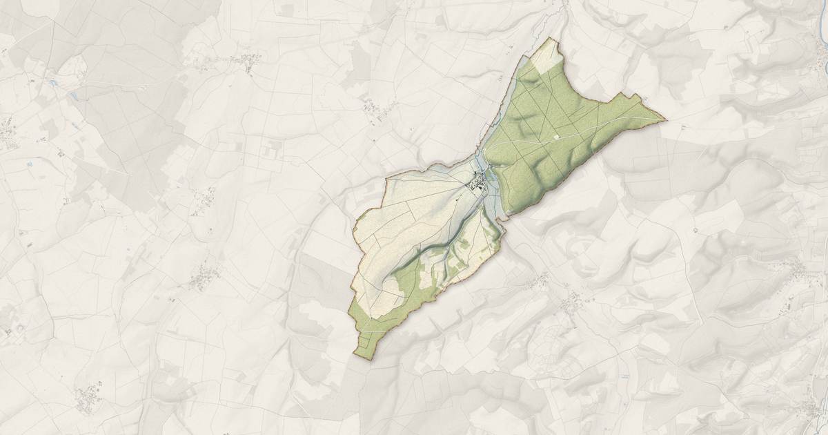 Portrait cartographique de Arrelles : relief, eau, forêts, bâti et voies, calculés à partir des données de l'IGN