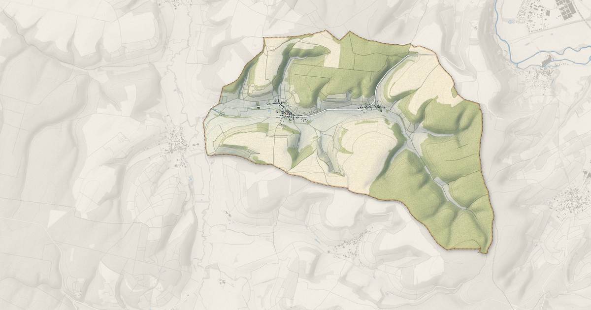 Portrait cartographique de Couvignon : relief, eau, forêts, bâti et voies, calculés à partir des données de l'IGN