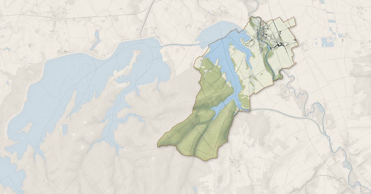 Portrait cartographique de Dienville : relief, eau, forêts, bâti et voies, calculés à partir des données de l'IGN