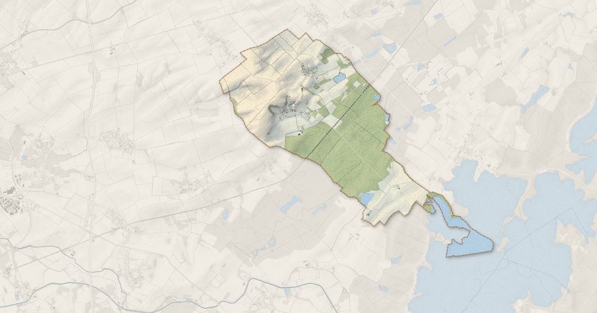 Portrait cartographique de Dosches : relief, eau, forêts, bâti et voies, calculés à partir des données de l'IGN