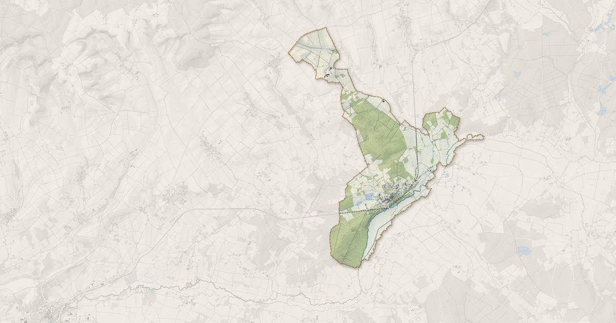 Portrait cartographique de Ervy-le-Châtel : relief, eau, forêts, bâti et voies, calculés à partir des données de l'IGN