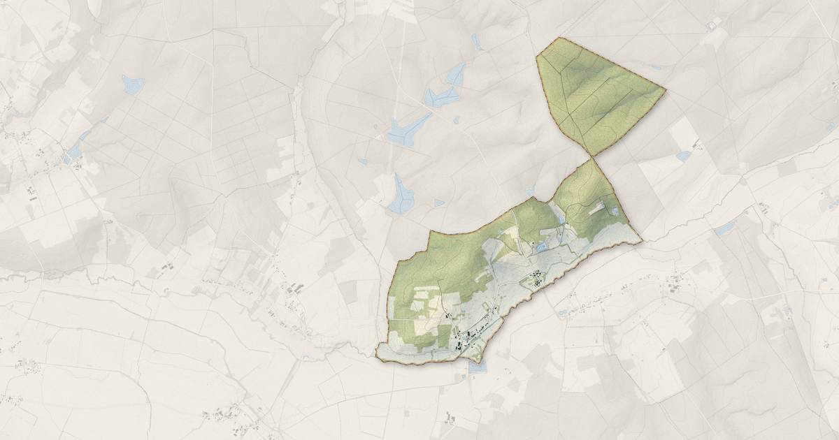 Portrait cartographique de La Loge-Pomblin : relief, eau, forêts, bâti et voies, calculés à partir des données de l'IGN