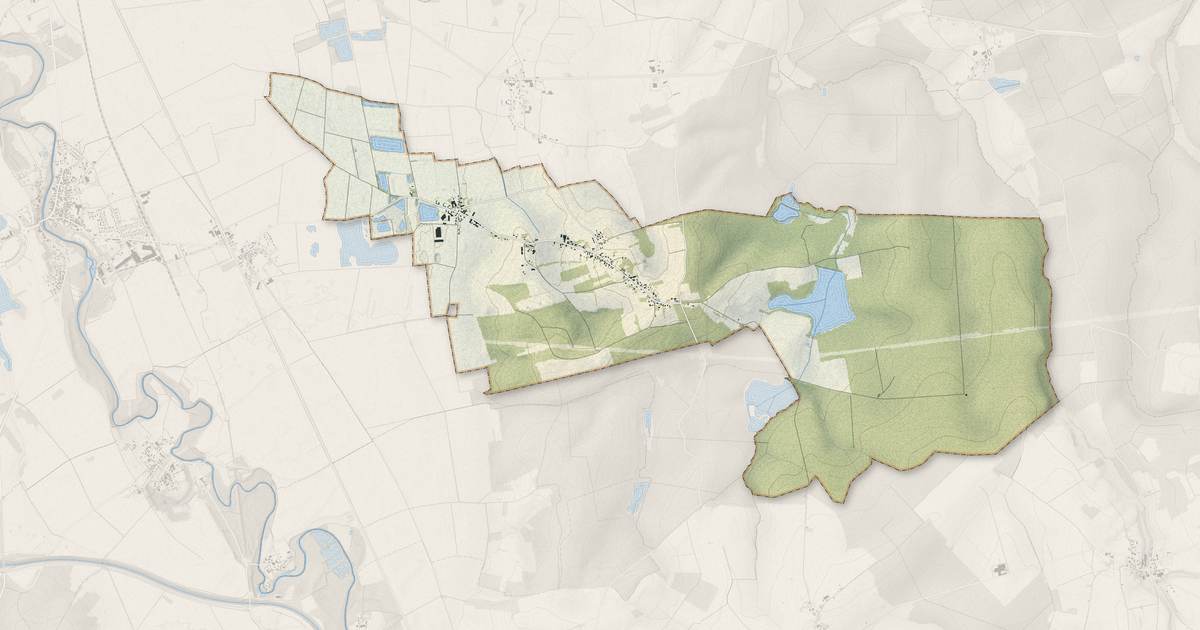 Portrait cartographique de Petit-Mesnil : relief, eau, forêts, bâti et voies, calculés à partir des données de l'IGN