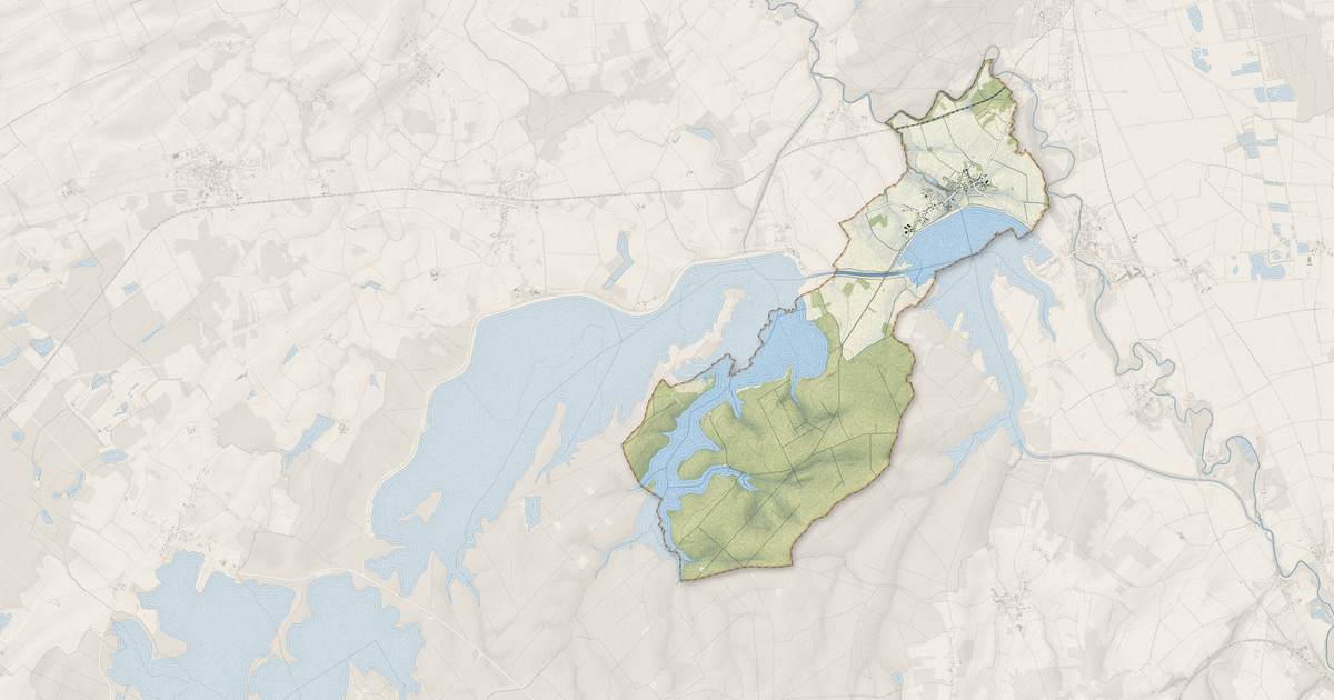Portrait cartographique de Radonvilliers : relief, eau, forêts, bâti et voies, calculés à partir des données de l'IGN