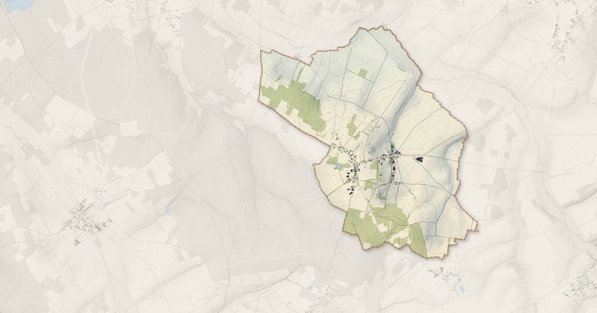 Portrait cartographique de Vallières : relief, eau, forêts, bâti et voies, calculés à partir des données de l'IGN