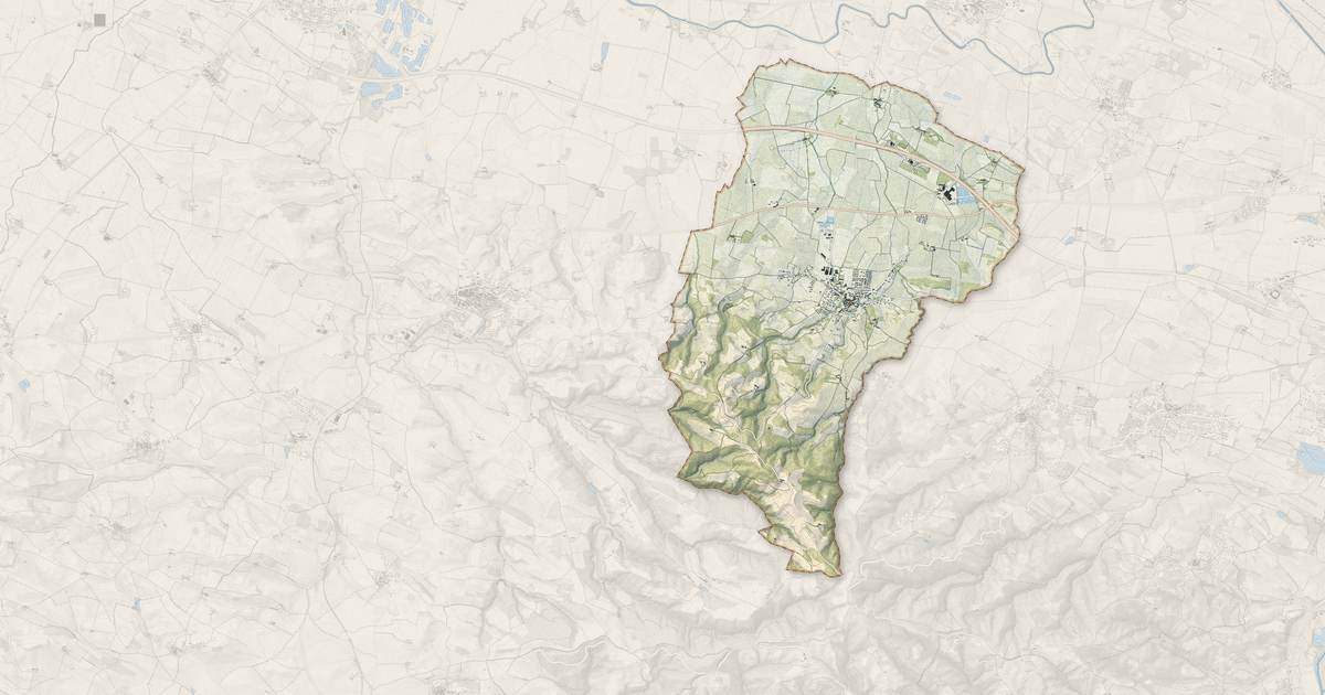 Portrait cartographique de Arzens : relief, eau, forêts, bâti et voies, calculés à partir des données de l'IGN