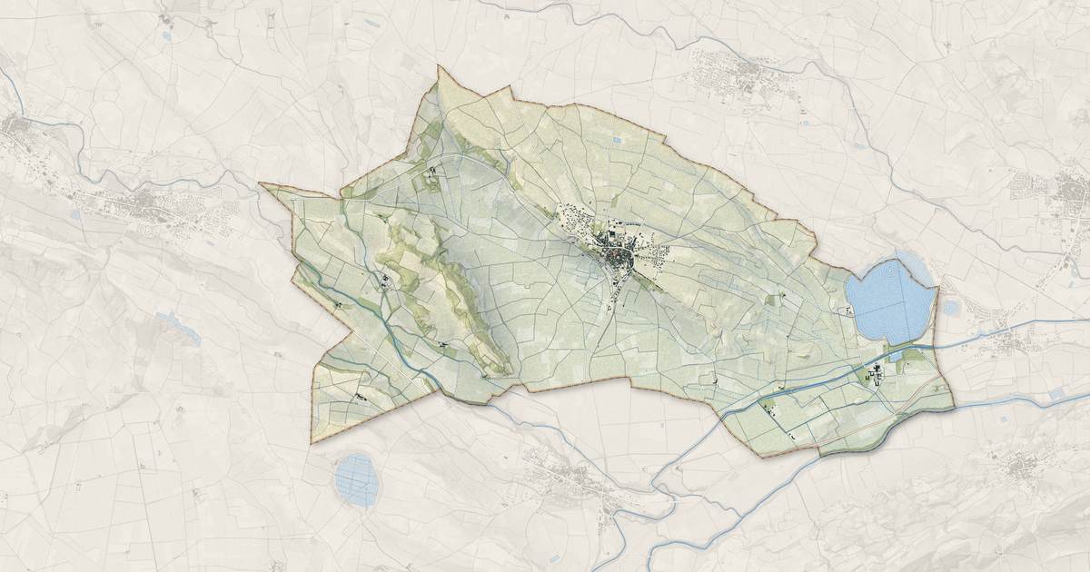 Portrait cartographique de Azille : relief, eau, forêts, bâti et voies, calculés à partir des données de l'IGN