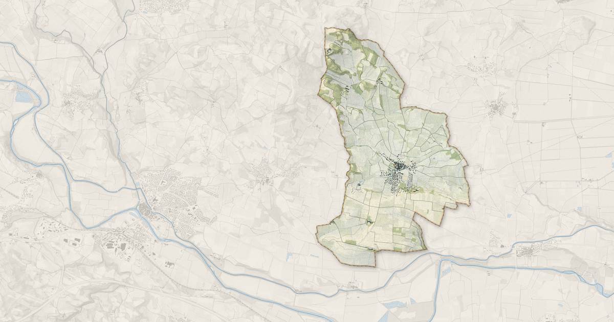 Portrait cartographique de Badens : relief, eau, forêts, bâti et voies, calculés à partir des données de l'IGN