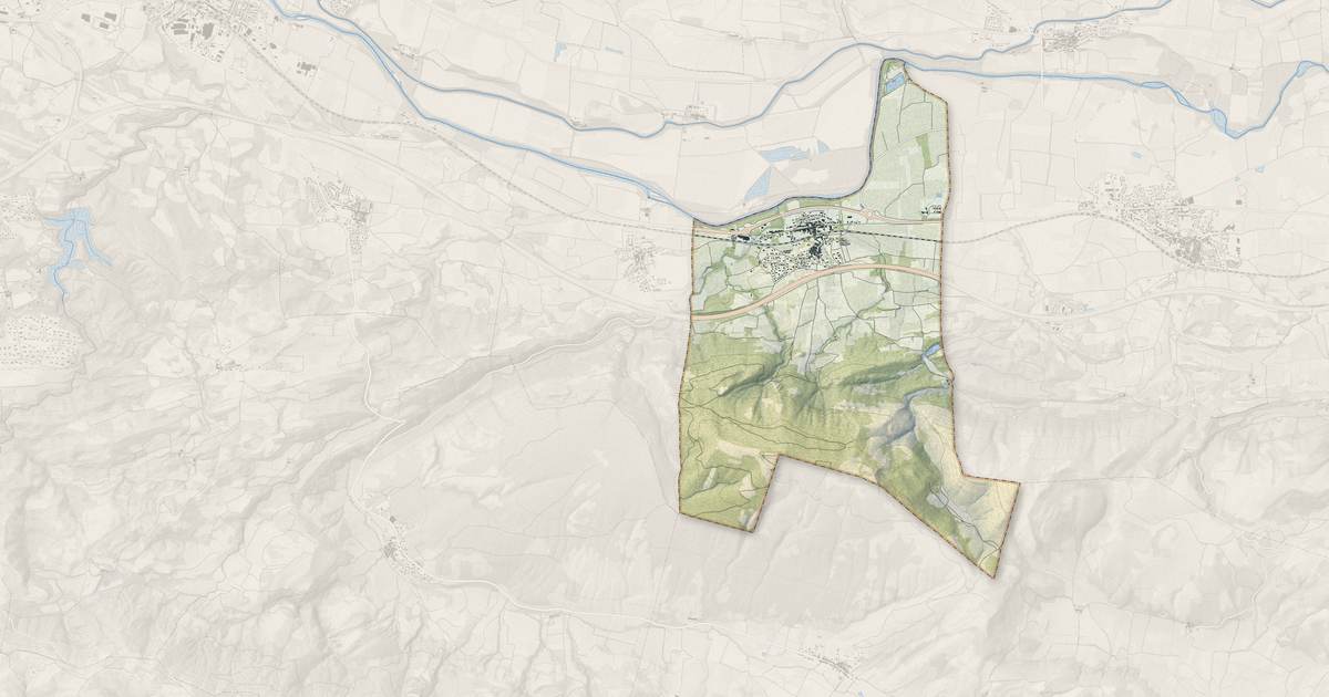 Portrait cartographique de Barbaira : relief, eau, forêts, bâti et voies, calculés à partir des données de l'IGN