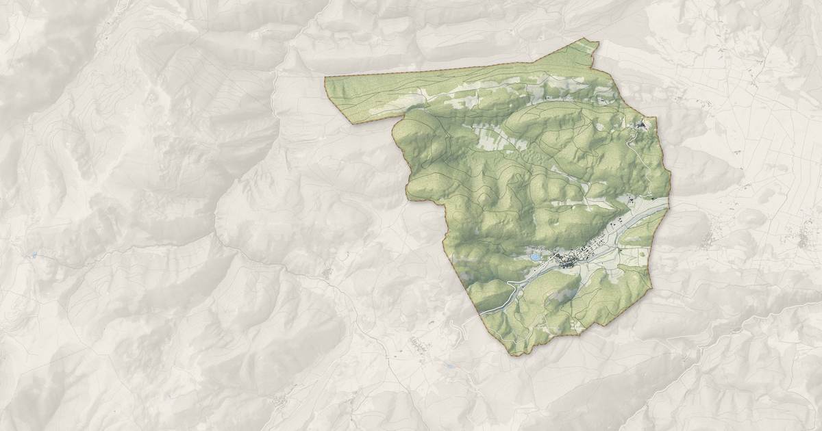 Portrait cartographique de Belcaire : relief, eau, forêts, bâti et voies, calculés à partir des données de l'IGN
