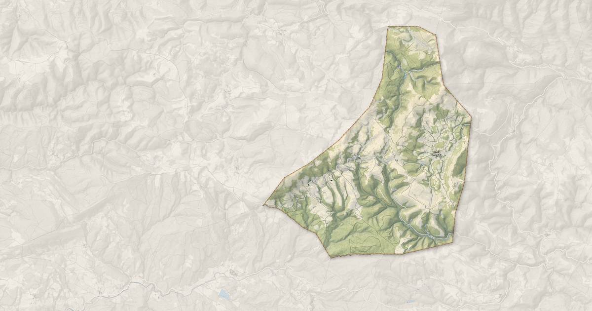 Portrait cartographique de Bouisse : relief, eau, forêts, bâti et voies, calculés à partir des données de l'IGN