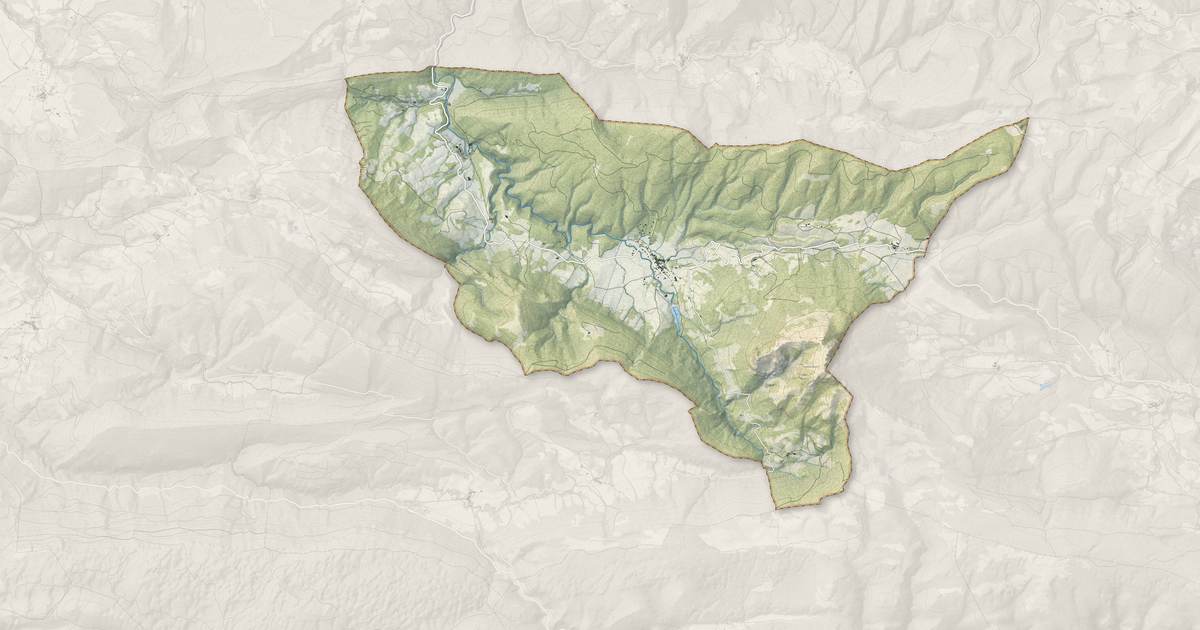 Portrait cartographique de Bugarach : relief, eau, forêts, bâti et voies, calculés à partir des données de l'IGN