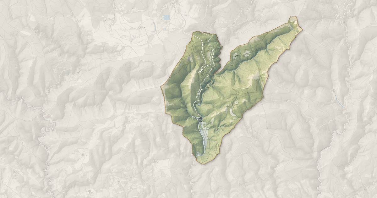 Portrait cartographique de Cabrespine : relief, eau, forêts, bâti et voies, calculés à partir des données de l'IGN