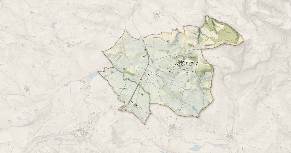 Portrait cartographique de Cailhau : relief, eau, forêts, bâti et voies, calculés à partir des données de l'IGN