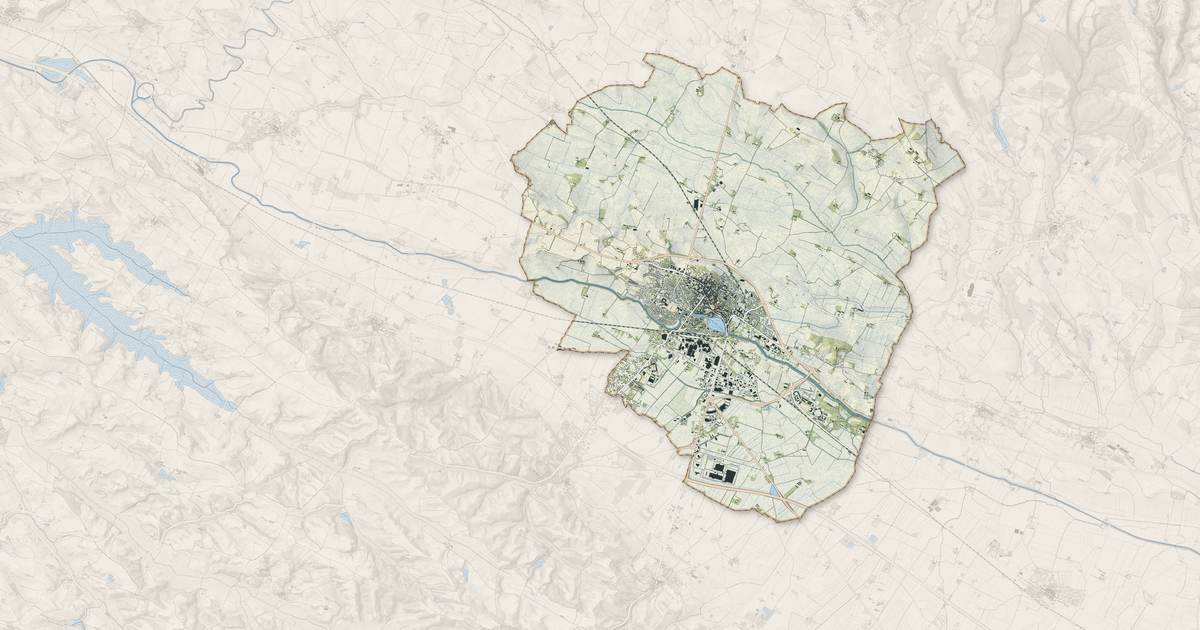Portrait cartographique de Castelnaudary : relief, eau, forêts, bâti et voies, calculés à partir des données de l'IGN